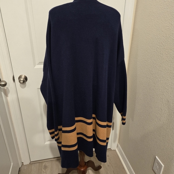 Crown & Ivy Navy and Tan Open Front Poncho, 4x - Picture 6 of 8